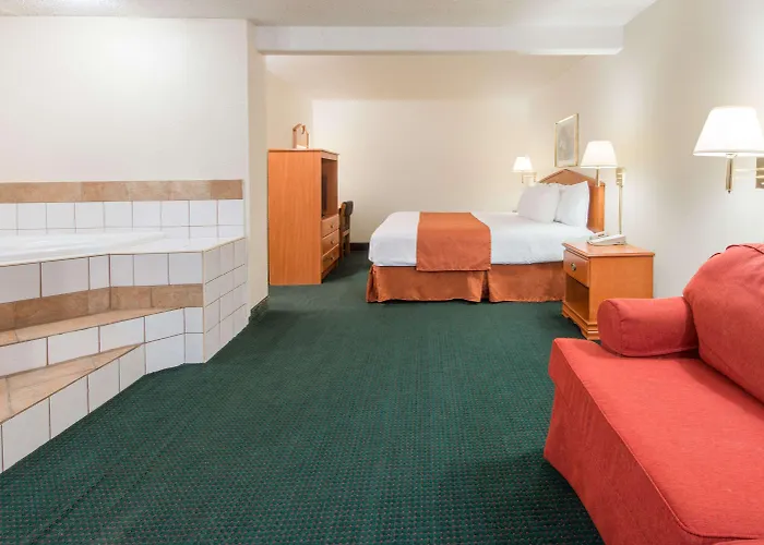 Days Inn By Wyndham St. Louis North